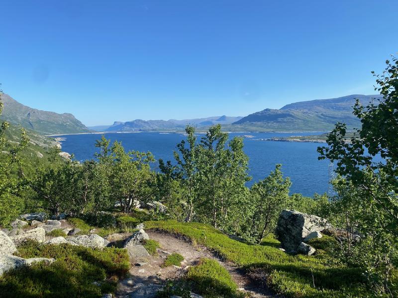 Blick auf See in Richtung Saltoluokta